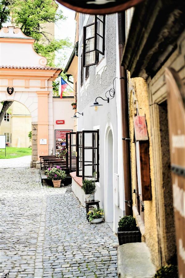 Monastery Garden Bistro & Rooms Cesky Krumlov Exterior photo